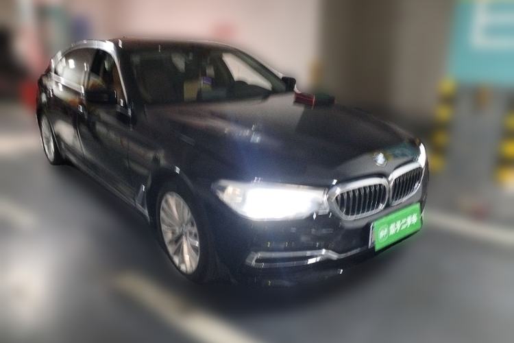 Used BMW 5 Series 2019 Facelifted 530Li Leading Edition Luxury Package Front Right 45 Deg