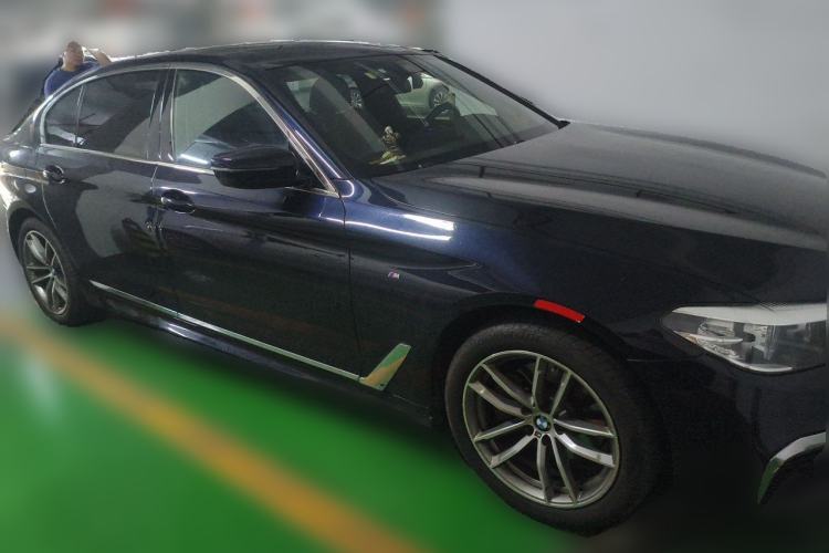 Used BMW 5 Series 2019 525Li M Sport Package Front Right 45 Deg