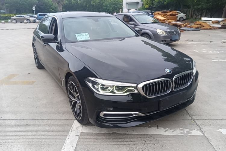 Used BMW 5 Series 2019 Facelifted 530Li Luxury Edition Premium Package Front Right 45 Deg