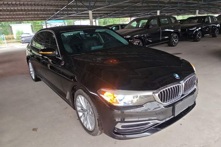 Used BMW 5 Series 2019 Facelifted 530Li Leading Edition Luxury Package Front Right 45 Deg