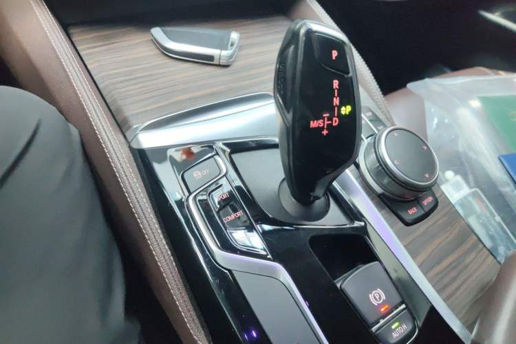 Used BMW 5 Series 2019 Facelifted 530Li Leading Edition Luxury Package Gear Lever