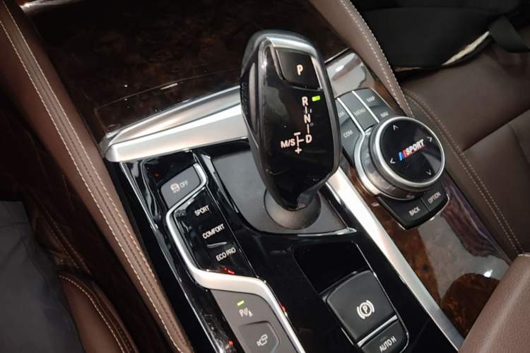 Used BMW 5 Series 2019 525Li Luxury Package Gear Lever