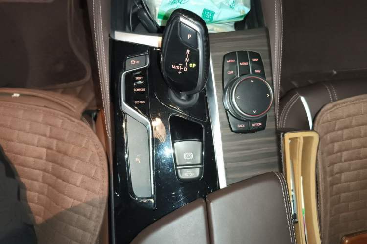 Used BMW 5 Series 2019 Updated 530Li xDrive Luxury Package Gear Lever