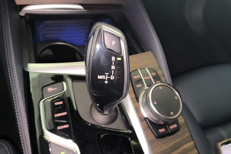 Used BMW 5 Series 2019 530i M Sport Package Gear Lever