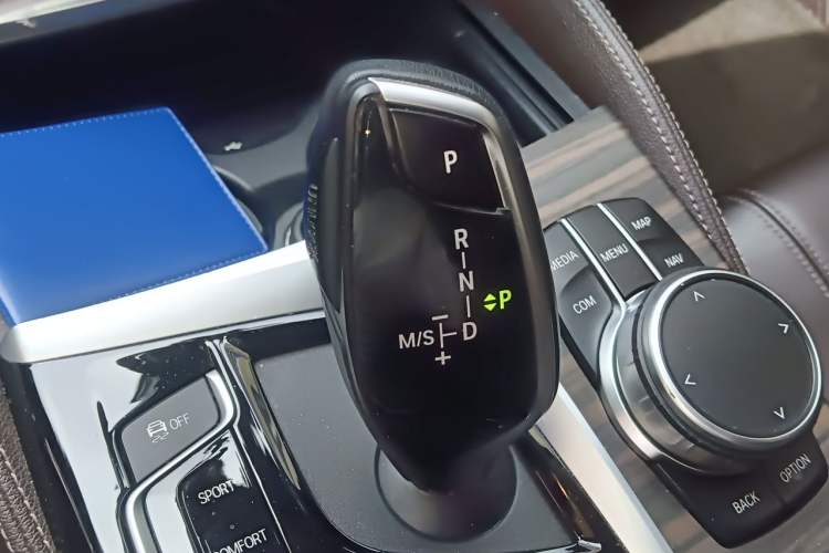 Used BMW 5 Series 2019 Facelifted 530Li Leading Edition Luxury Package Gear Lever