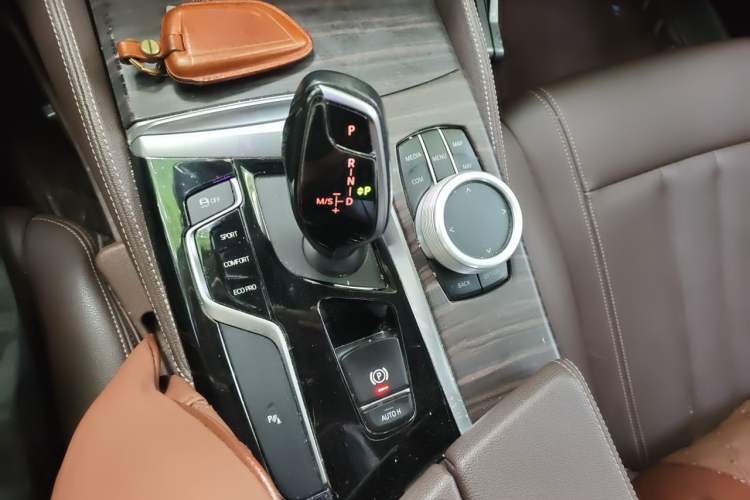 Used BMW 5 Series 2019 525Li Luxury Package Gear Lever
