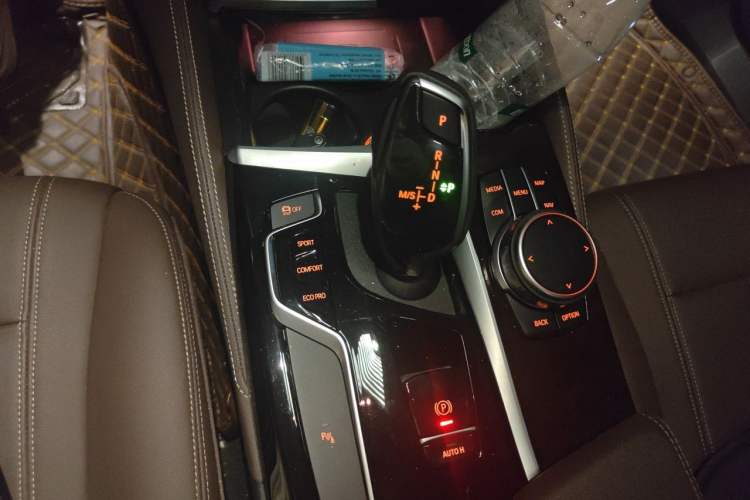 Used BMW 5 Series 2019 525Li Luxury Package Gear Lever