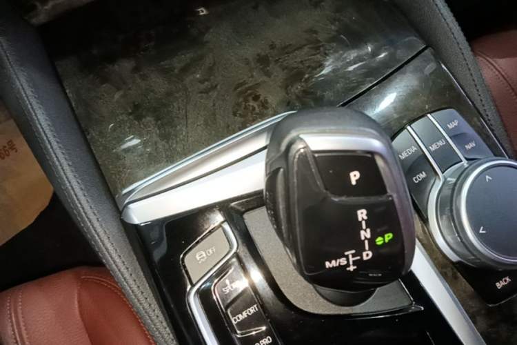 Used BMW 5 Series 2019 Facelifted 530Li Leading Edition M Sport Package Gear Lever