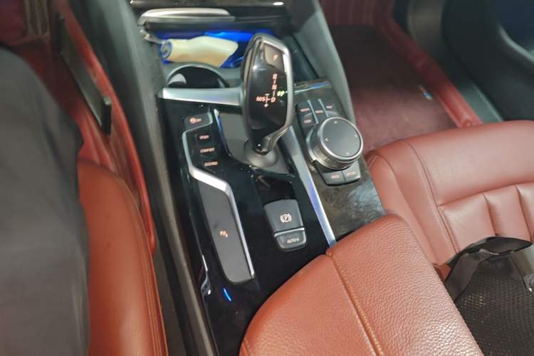 Used BMW 5 Series 2019 Facelifted 530Li Leading Edition M Sport Package Gear Lever