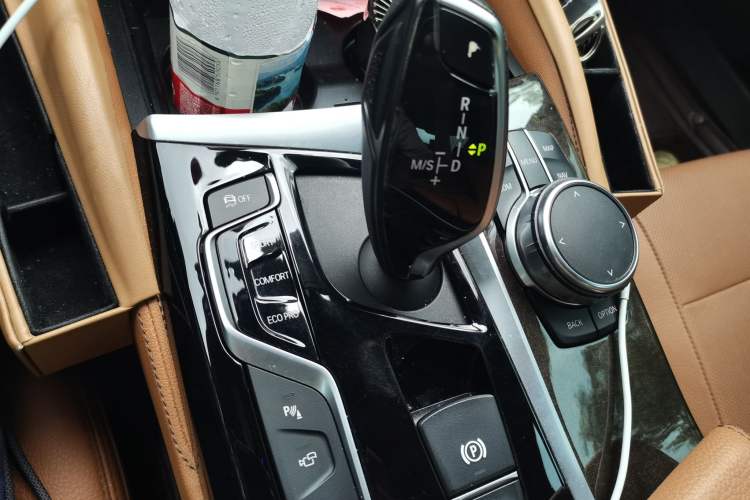 Used BMW 5 Series 2019 530Li Luxury Edition M Sport Package Gear Lever