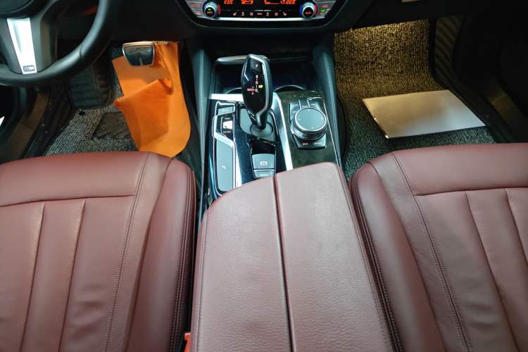 Used BMW 5 Series 2019 Facelifted 530Li Leading Edition M Sport Package Gear Lever