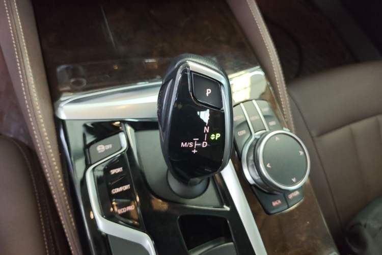 Used BMW 5 Series 2019 525Li Luxury Package Gear Lever
