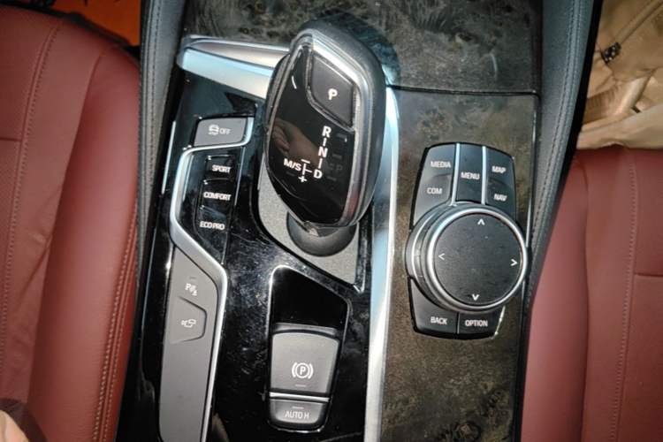Used BMW 5 Series 2019 530Li Luxury Edition M Sport Package Gear Lever