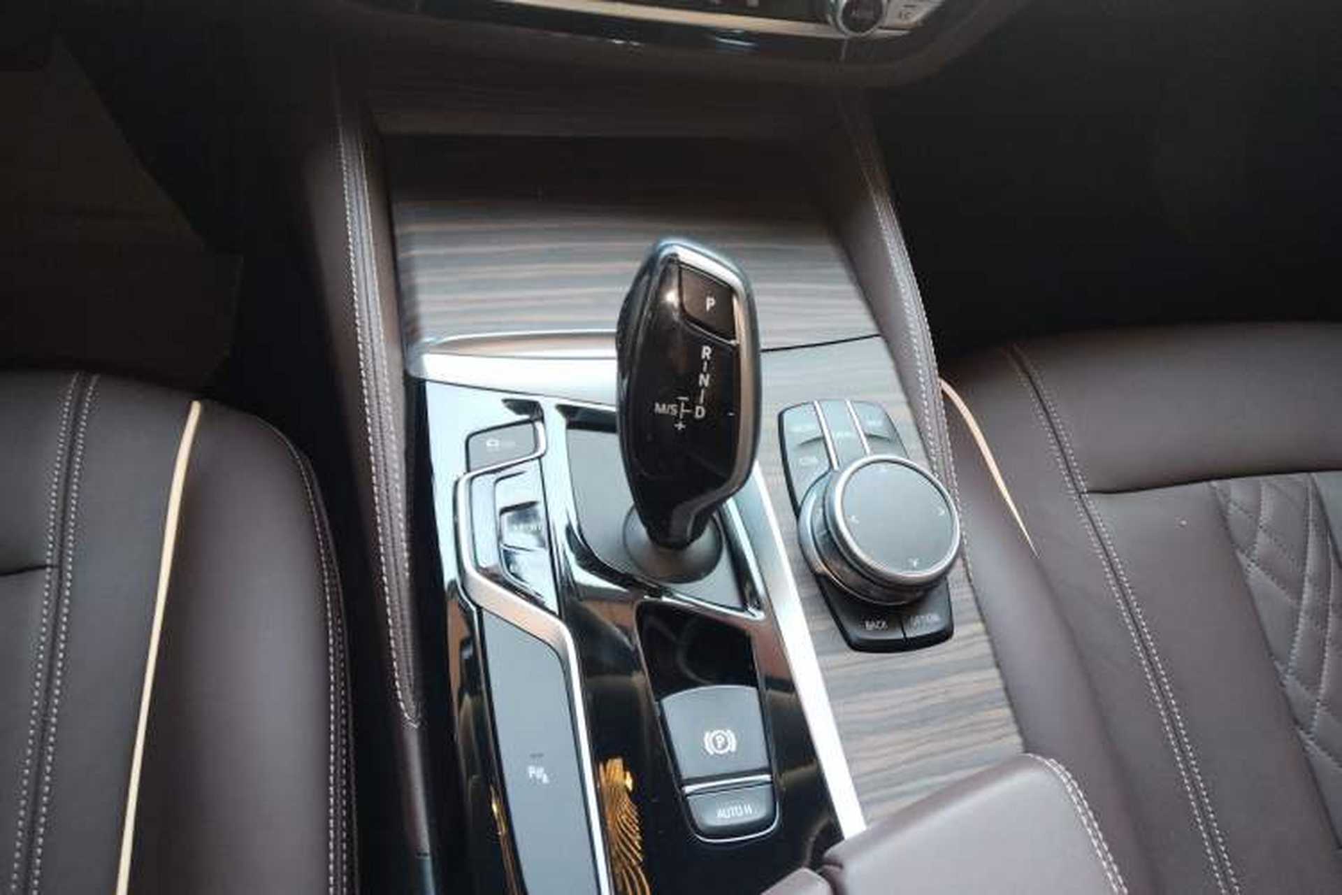 Used BMW 5 Series 2019 Facelifted 530Li Leading Edition Luxury Package Gear Lever
