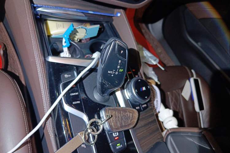 Used BMW 5 Series 2019 Facelifted 530Li Leading Edition Luxury Package Gear Lever