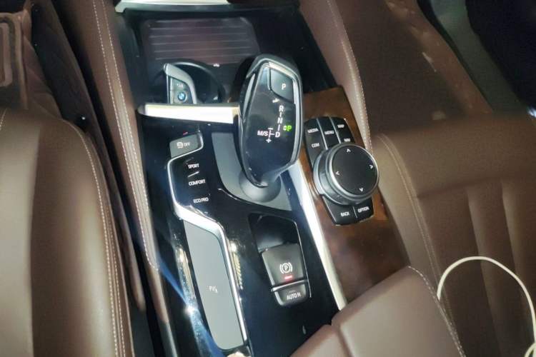 Used BMW 5 Series 2019 525Li Luxury Package Gear Lever