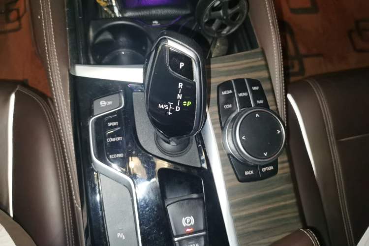 Used BMW 5 Series 2019 Updated 530Li xDrive Luxury Package Gear Lever