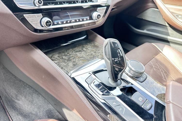 Used BMW 5 Series 2019 530Li Luxury Edition M Sport Package Gear Lever