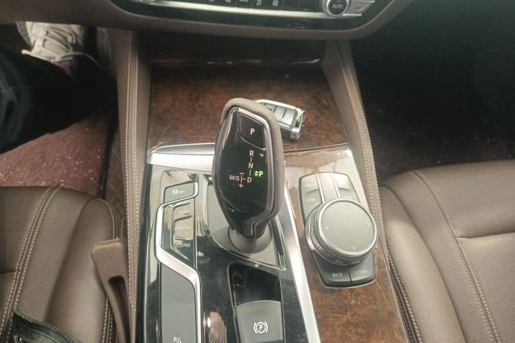 Used BMW 5 Series 2019 525Li Luxury Package Gear Lever