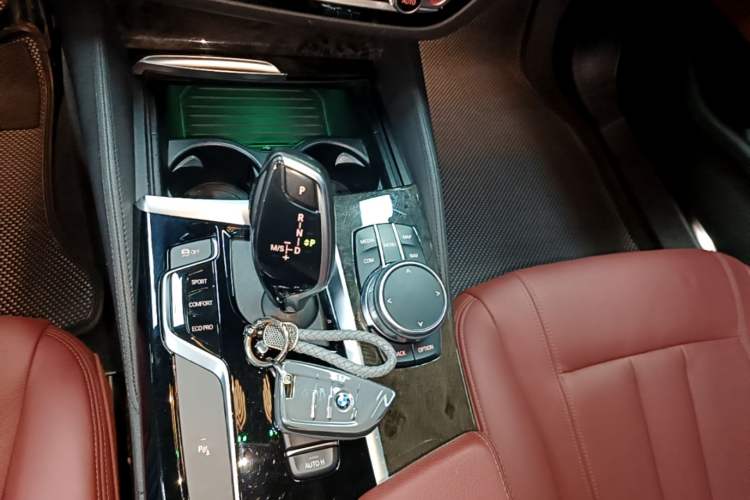 Used BMW 5 Series 2019 Facelifted 530Li Leading Edition M Sport Package Gear Lever