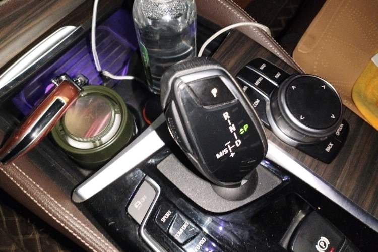 Used BMW 5 Series 2019 Facelifted 530Li Leading Edition Luxury Package Gear Lever