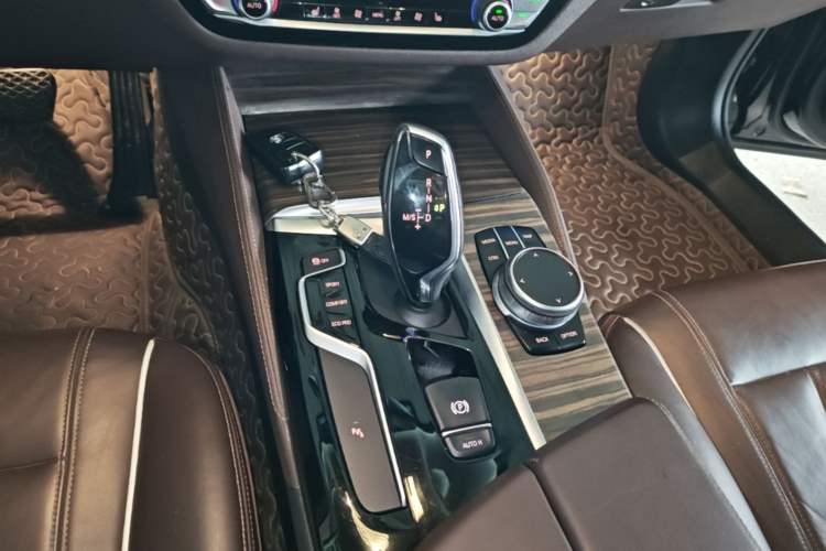 Used BMW 5 Series 2019 Facelifted 530Li Leading Edition Luxury Package Gear Lever