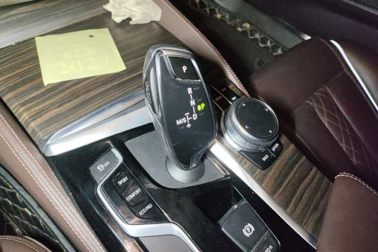 Used BMW 5 Series 2019 Facelifted 530Li Leading Edition Luxury Package Gear Lever