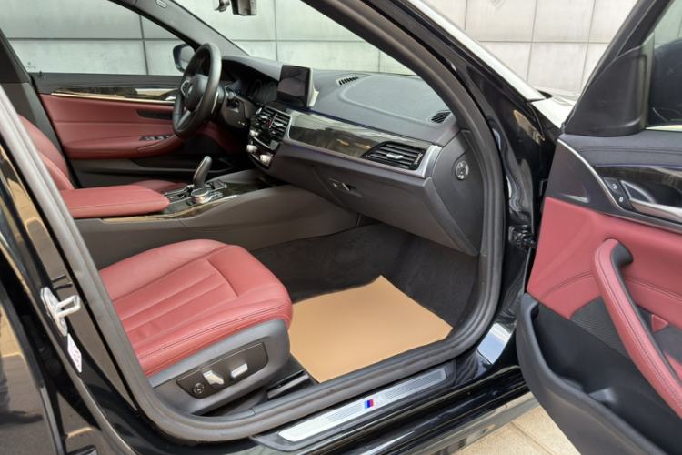 Used BMW 5 Series 2019 Facelifted 530Li Leading Edition M Sport Package Interior 1