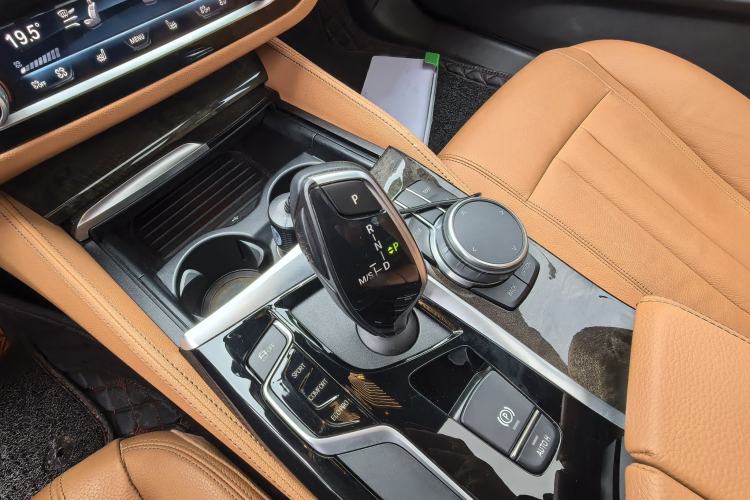 Used BMW 5 Series 2019 Facelifted 530Li Leading Edition M Sport Package Interior 10