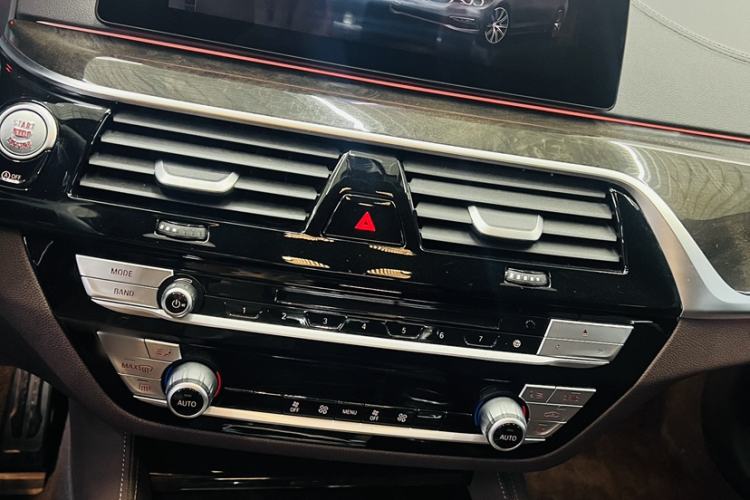 Used BMW 5 Series 2019 525Li M Sport Package Interior 2