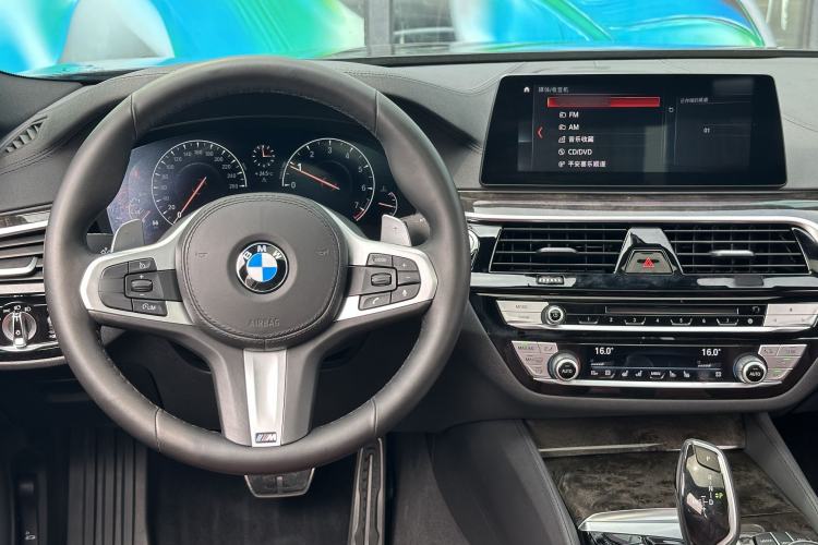 Used BMW 5 Series 2019 Restyled 530Li Luxury Edition M Sport Package Interior 2
