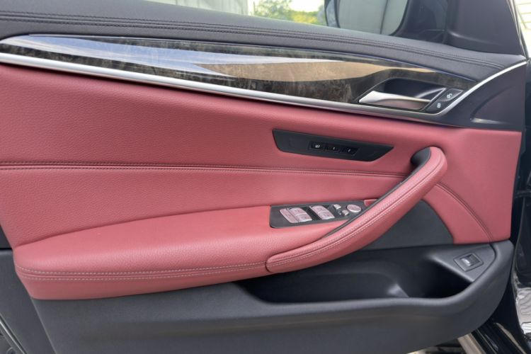 Used BMW 5 Series 2019 Facelifted 530Li Leading Edition M Sport Package Interior 3