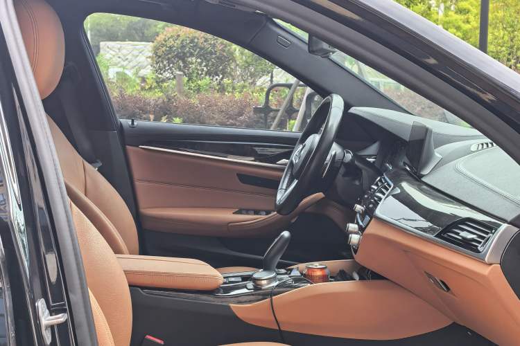 Used BMW 5 Series 2019 Facelifted 530Li Leading Edition M Sport Package Interior 3