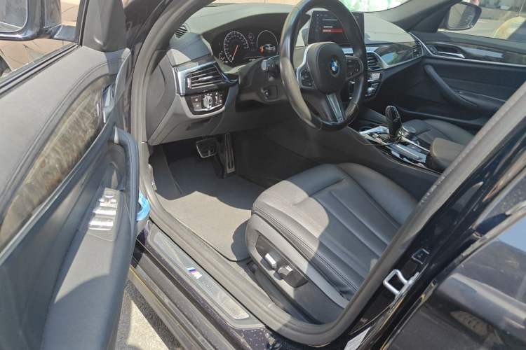 Used BMW 5 Series 2019 525Li M Sport Package Interior 3