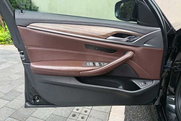 Used BMW 5 Series 2019 530Li Leading Model Luxury Package Interior 3