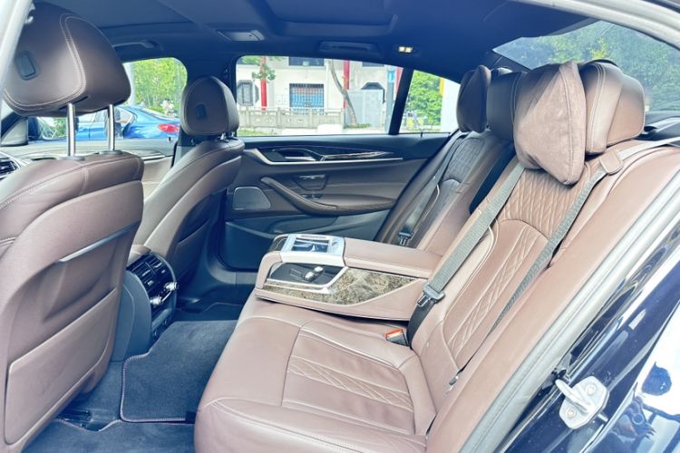 Used BMW 5 Series 2019 530Li Luxury Edition M Sport Package Interior 3
