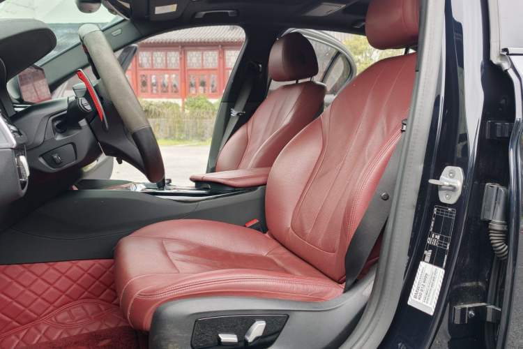 Used BMW 5 Series 2019 Restyled 530Li Luxury Edition M Sport Package Interior 3
