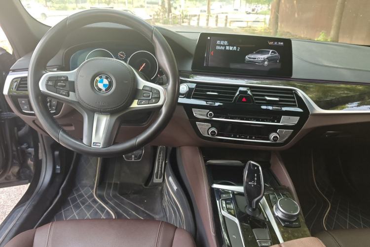 Used BMW 5 Series 2019 525Li M Sport Package Interior 3
