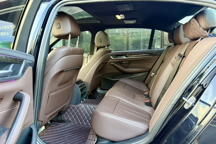 Used BMW 5 Series 2019 525Li M Sport Package Interior 4