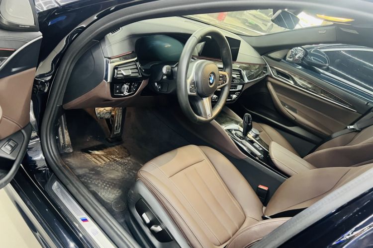 Used BMW 5 Series 2019 525Li M Sport Package Interior 4