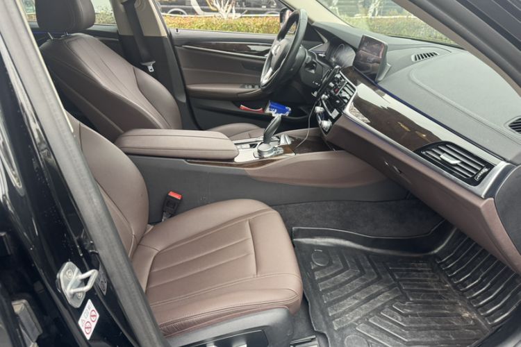 Used BMW 5 Series 2019 Facelifted 525Li Luxury Package Interior 4