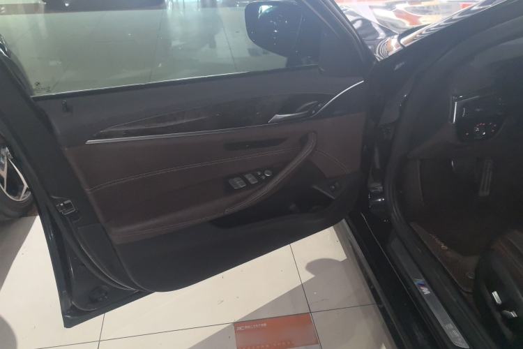 Used BMW 5 Series 2019 Restyled 525Li M Sport Package Interior 4