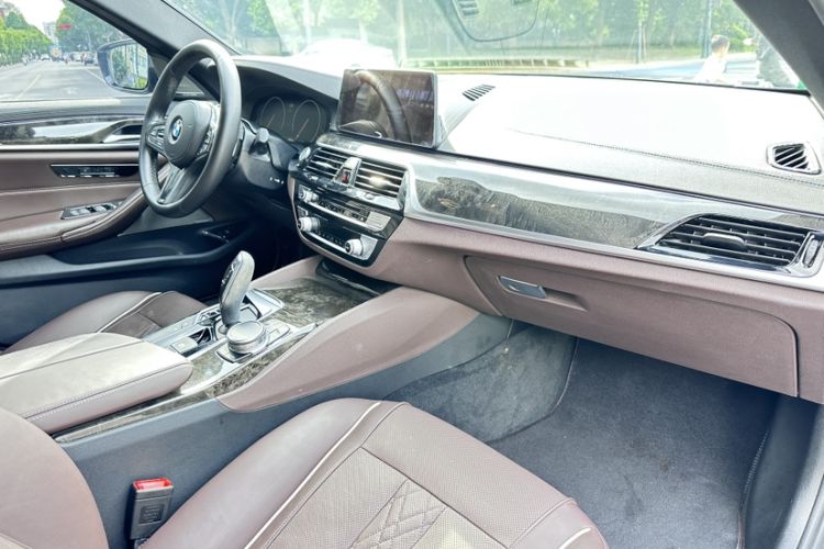Used BMW 5 Series 2019 530Li Luxury Edition M Sport Package Interior 4