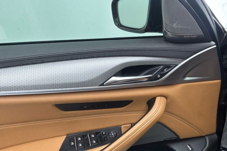 Used BMW 5 Series 2019 525i M Sport Package Interior 5