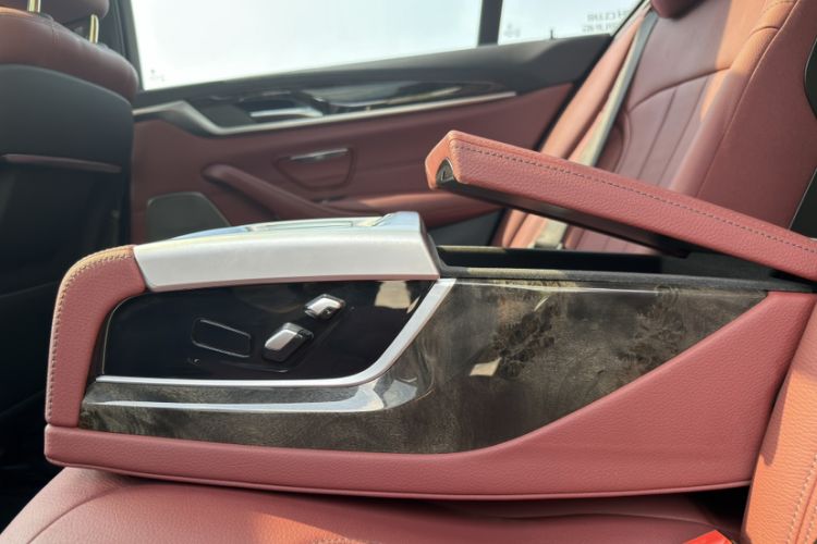 Used BMW 5 Series 2019 530Li Luxury Edition M Sport Package Interior 5