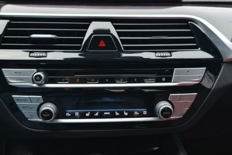 Used BMW 5 Series 2019 Restyled 530Li Luxury Edition M Sport Package Interior 6