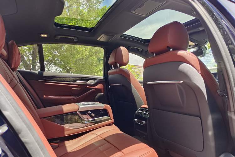 Used BMW 5 Series 2019 Restyled 530Li Luxury Edition M Sport Package Interior 9