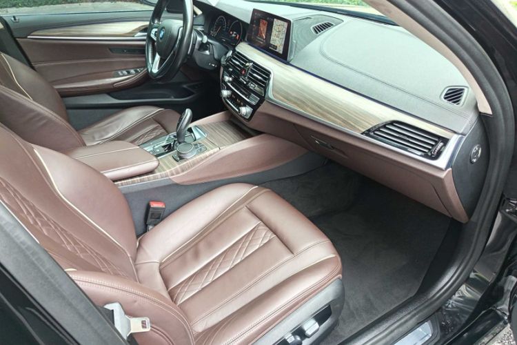 Used BMW 5 Series 2019 530Li Leading Model Luxury Package Interior 9