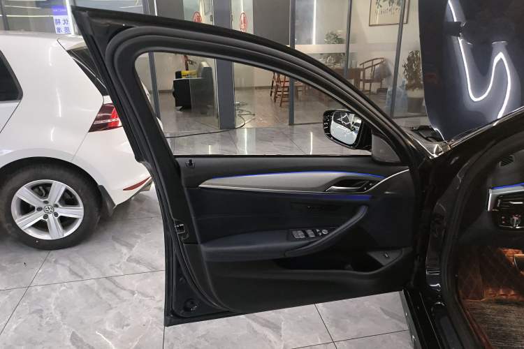 Used BMW 5 Series 2019 525i M Sport Package Left Front Door Interior