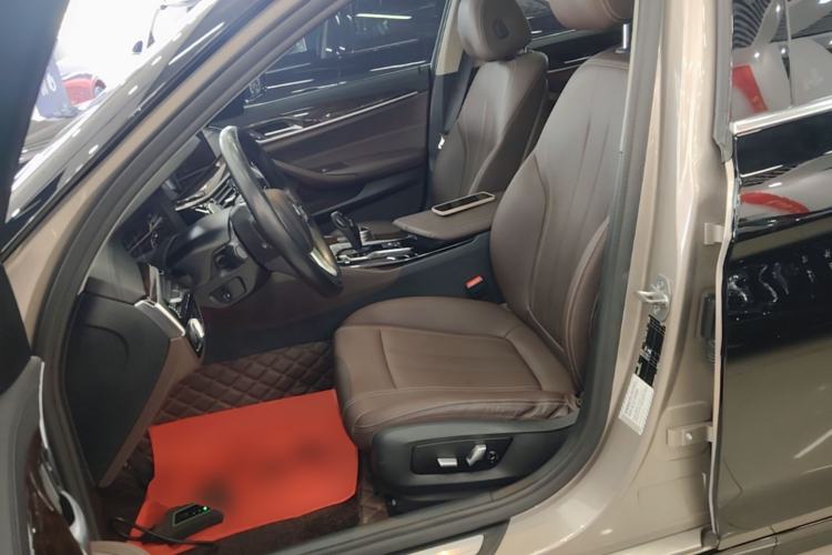 Used BMW 5 Series 2019 525Li Luxury Package Left Front Seat